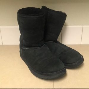 Short black uggs
